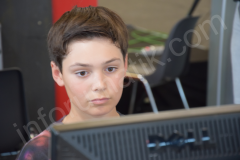 086