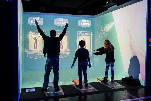 Jeu Video, L'Expo - Surf Kinect
