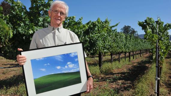 Chuck O'Rear, l'artiste à l'origine de "BLISS" !