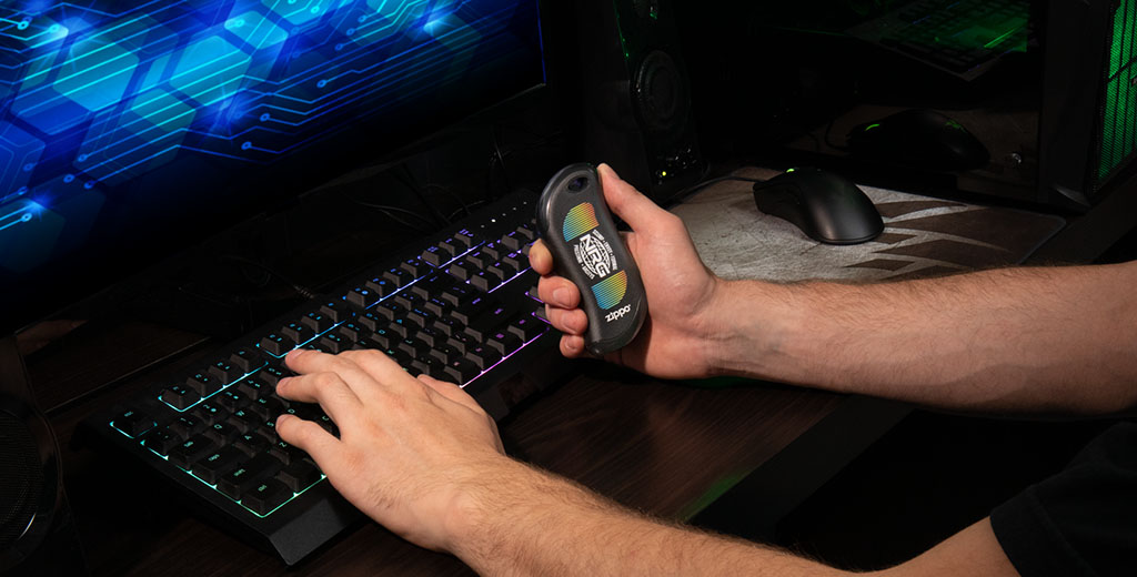 Zippo x Chicago Huntsmen - HeatBank 9s Black Globe Lifestyle 2